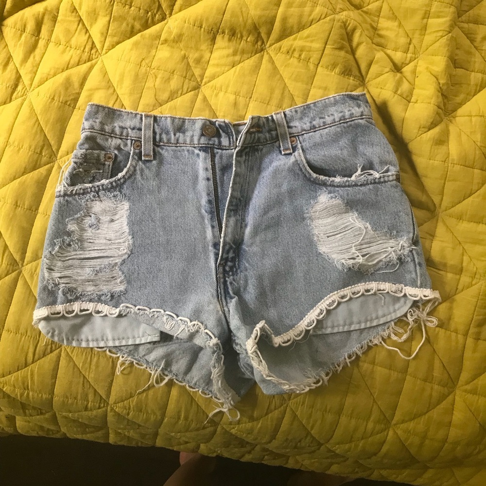 High waisted Levi shorts with lace trim